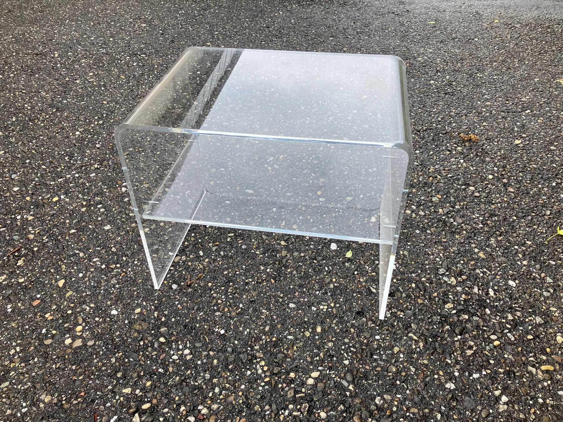 Comodini: Plexiglas Nachttisch // Tisch // Beistelltisch – Usato da Aarburg venduto da Wendepunkt_Fundgrube 1