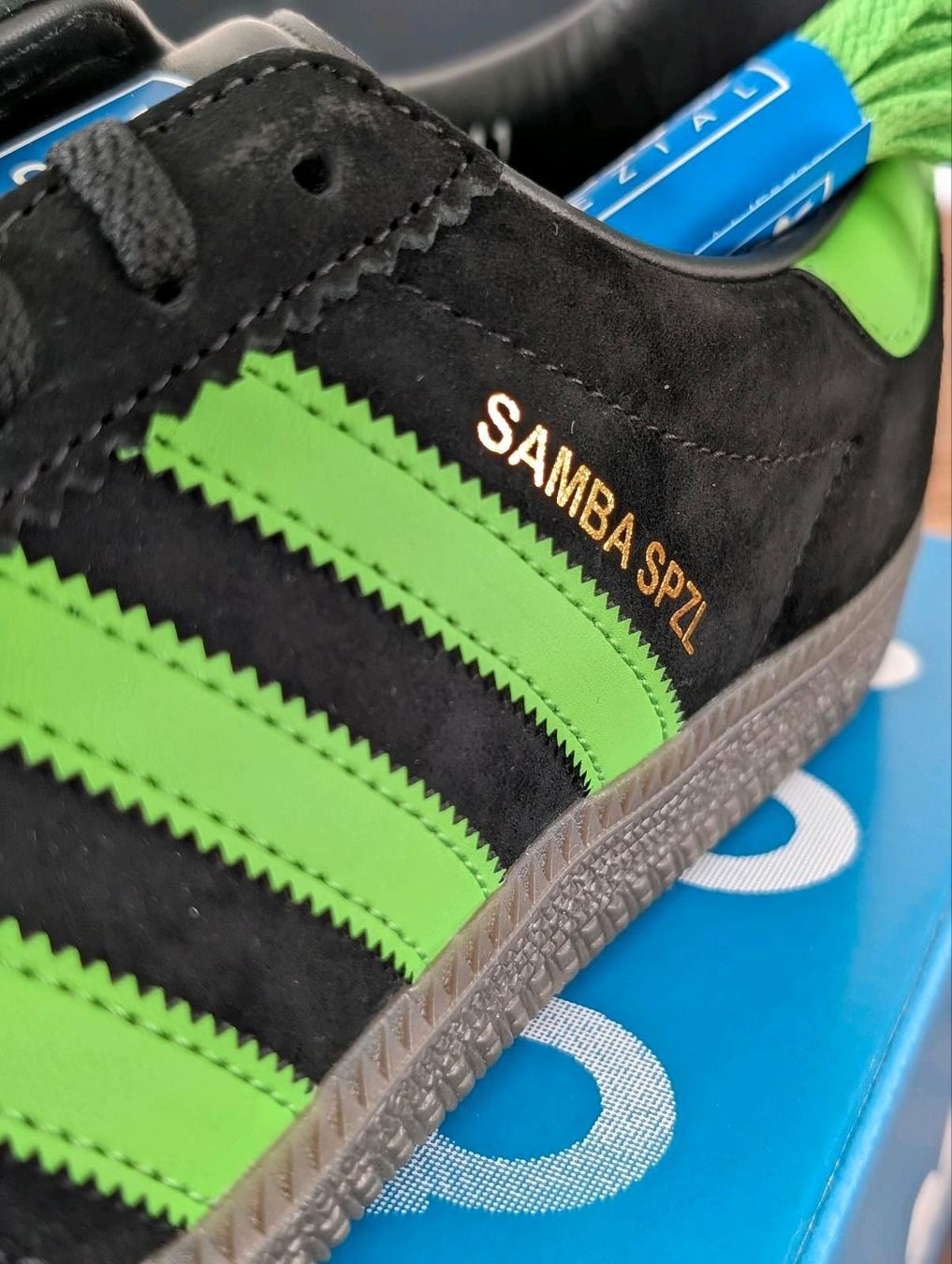 Adidas Herrenschuhe: Adidas Samba Deco Spzl Gr 44 – Neu und originalverpackt aus Büsingen von