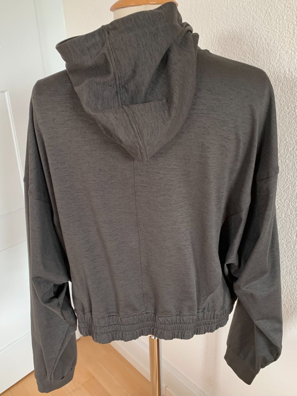 Puma Jacken: PUMA Damen Jacke, Gr. XL, Grau – Gebraucht aus Worb von farben20zauber 2