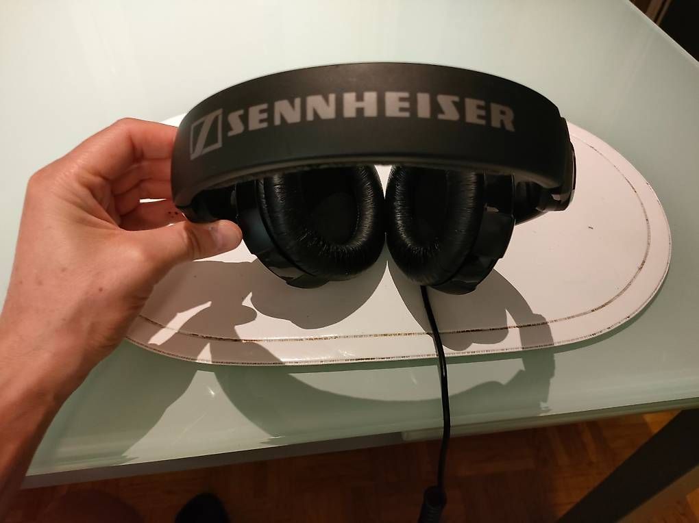 Cuffie:  Casque DJ Sennheiser HD 215  – Usato da Lausanne venduto da Neophyts 3