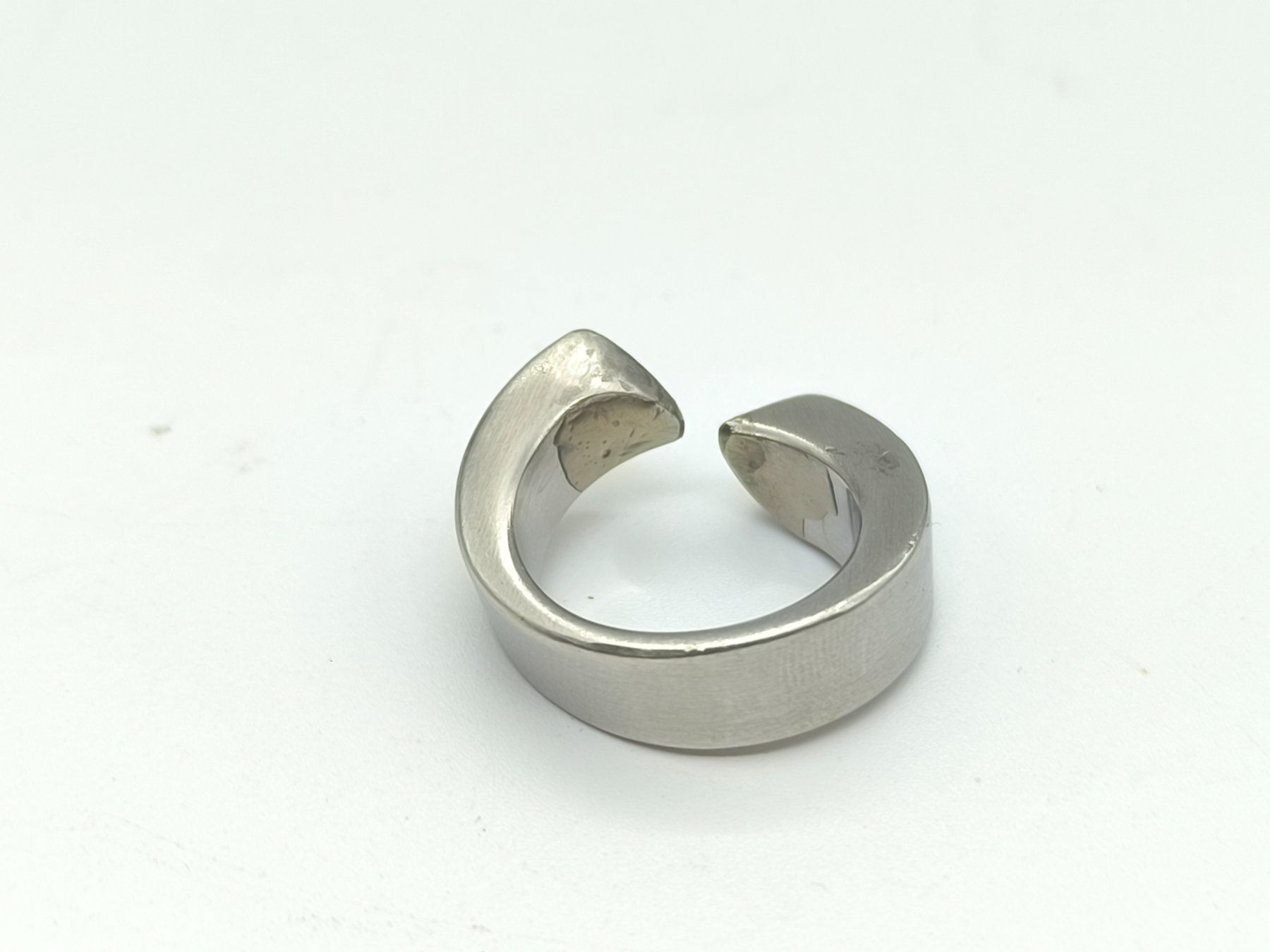 Ringe: Edelstahl Ring Offen Mattiert Silber-Optik – Gebraucht aus Rüti ZH von Restwert_Rueti_ZH 1