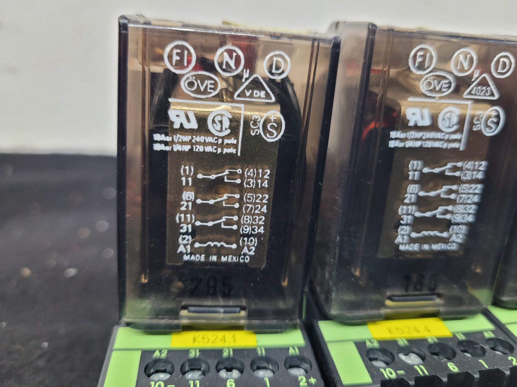 Componenti elettronici: 5 Stück Schrack Relais - MR306024 - 24V – Usato da Vitznau venduto da Night-Fire 2