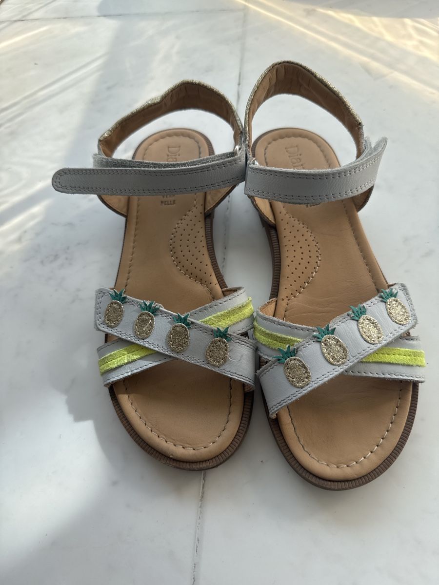 Schuhe für Mädchen: Dianetti Sandalen Mädchen Grösse 36 – Gebraucht aus Hergiswil NW von Mroizo8