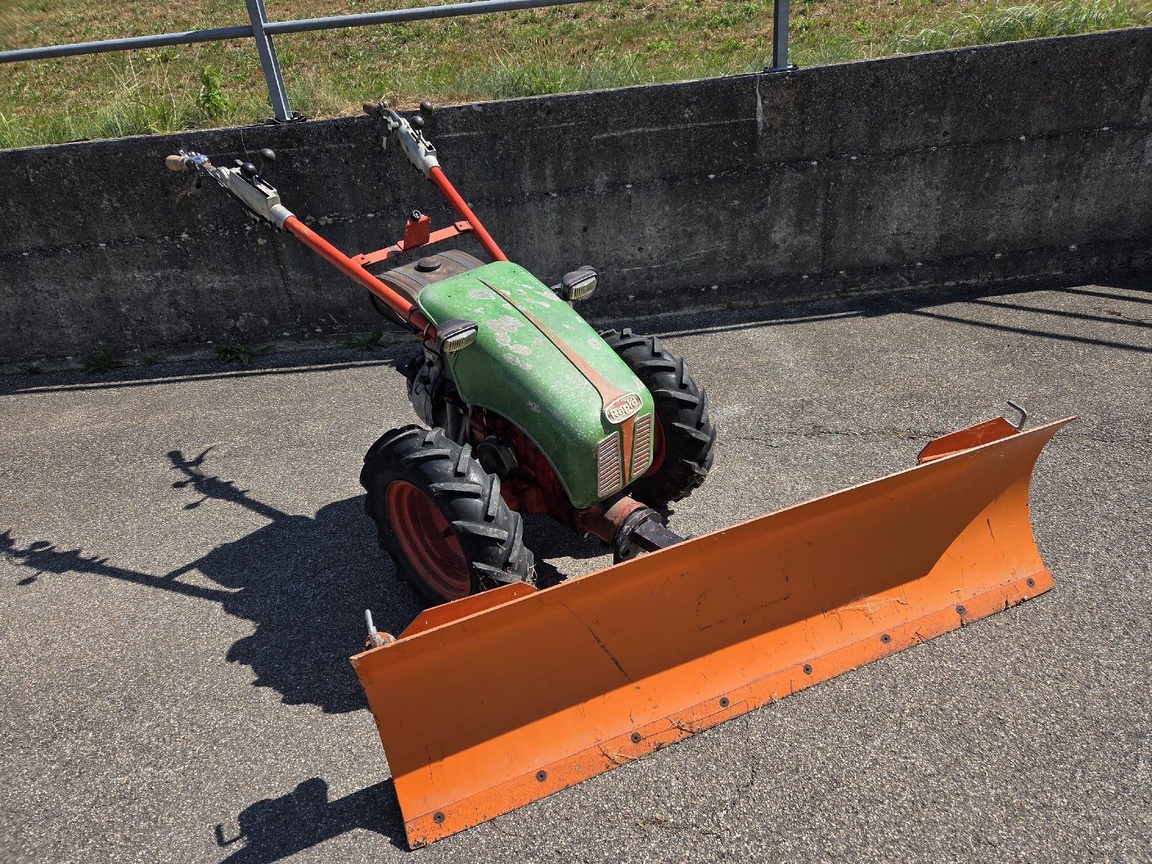 Rapid Alle Maschinen: Rapid 505 mit Schneepflug  – Gebraucht aus Ebnet von Volvo.Power 7