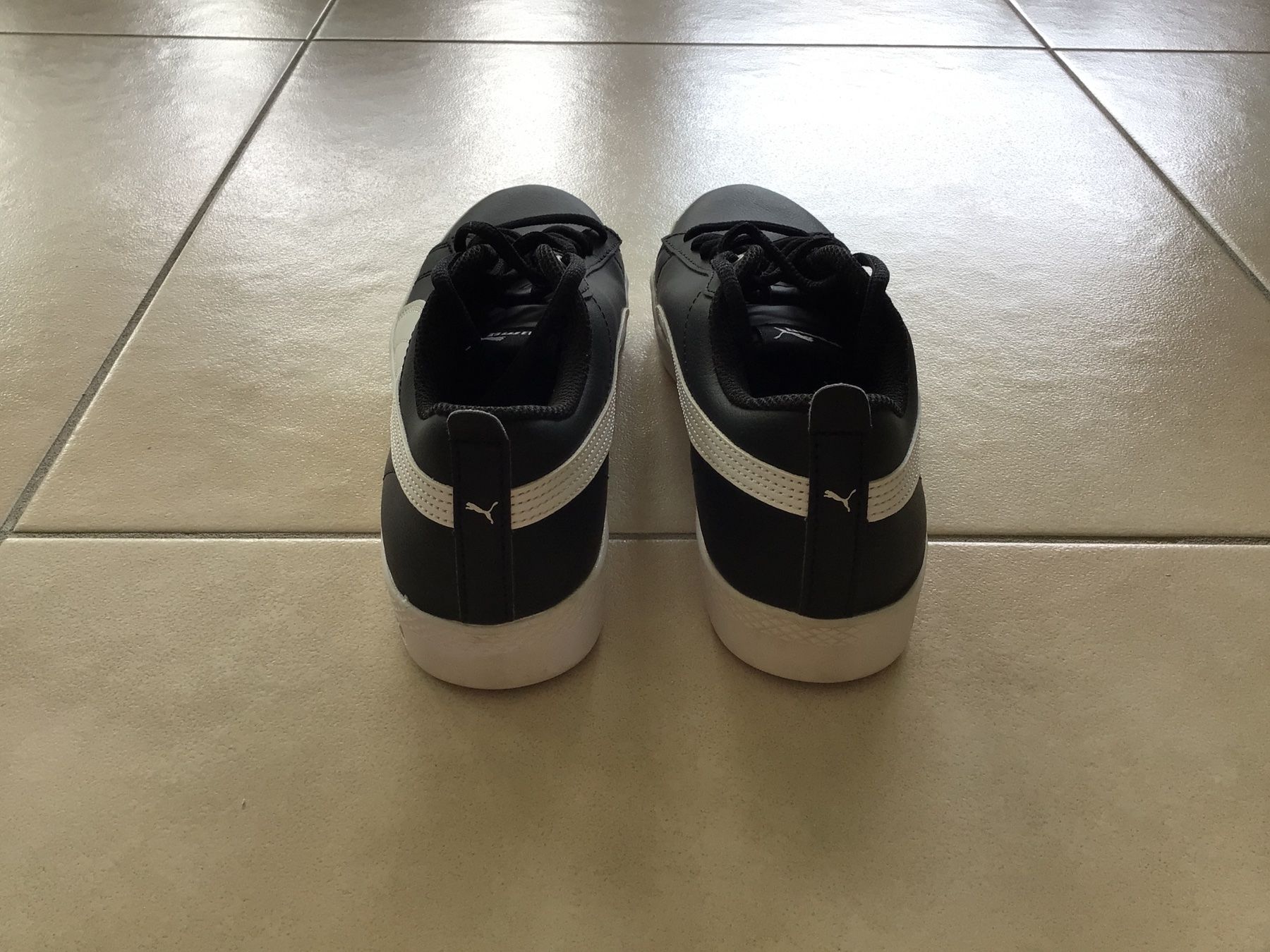 Puma Scarpe da donna: Puma Sneaker schwarz/weiss Gr. 38 – Usato da Frauenfeld venduto da Stehojen 4