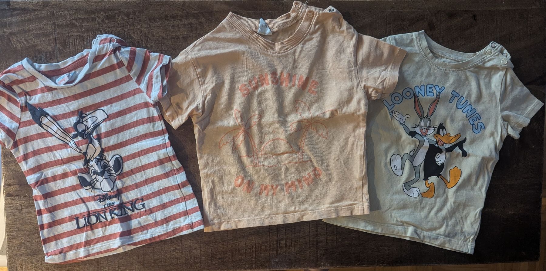 Lotti & Set di vestiti: T-shirts, 80 cm – Usato da Zofingen venduto da Droni_A