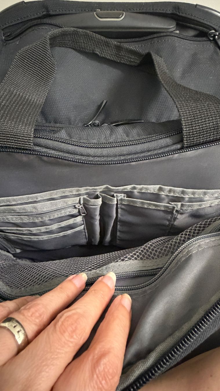 Valigie: Petite valise noire à roulette – Usato da giffers venduto da sev_c9x9 5