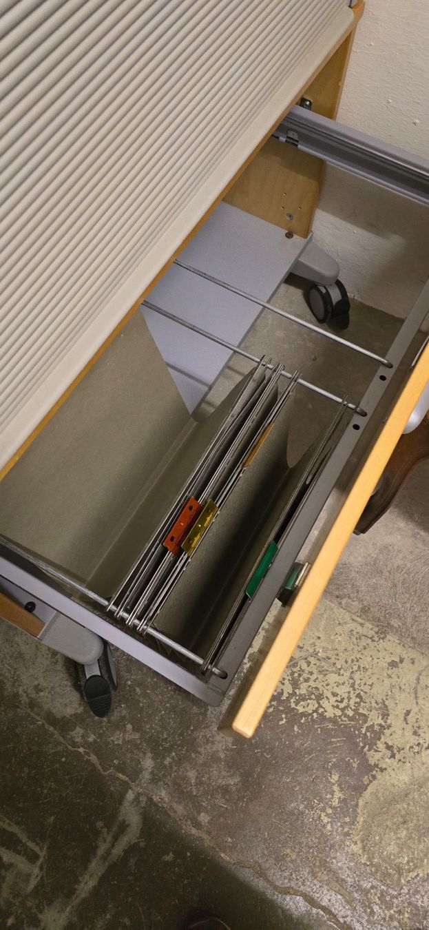 Armadi: Gebrauchter Büroschrank mit Rolladen. – Usato da Freienbach venduto da Elenaheinz 5
