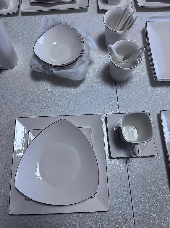 Services de table: Schickes 6er Geschirr-Set – Neuf avec emballage d'origine à Winterthur par ano_7bb2 2