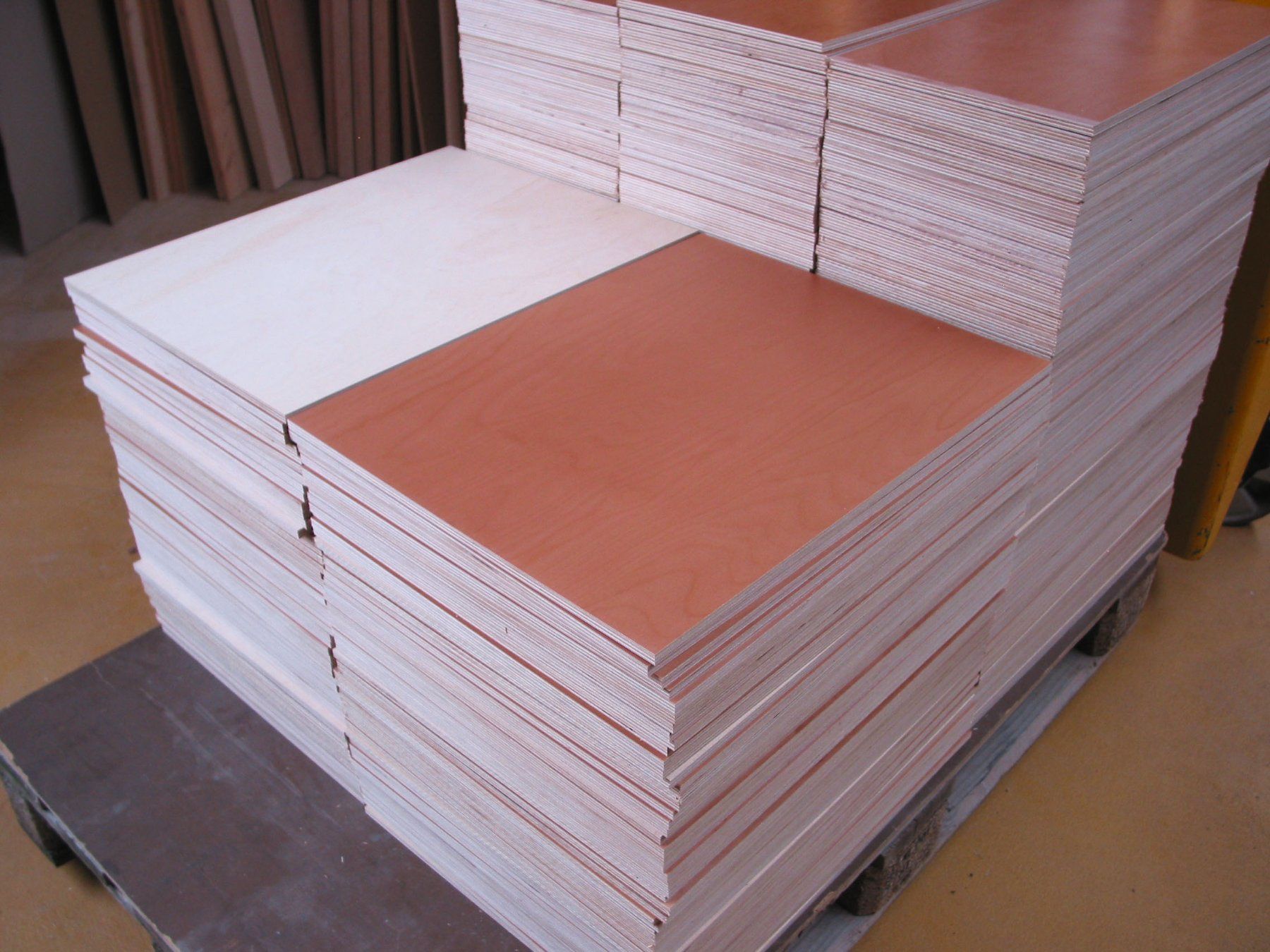 Articoli in legno: Sperrholz Birke 9 mm, Rest 43 x 58 cm – Nuovo (secondo la descrizione) da Gebenstorf venduto da -AMB- 1