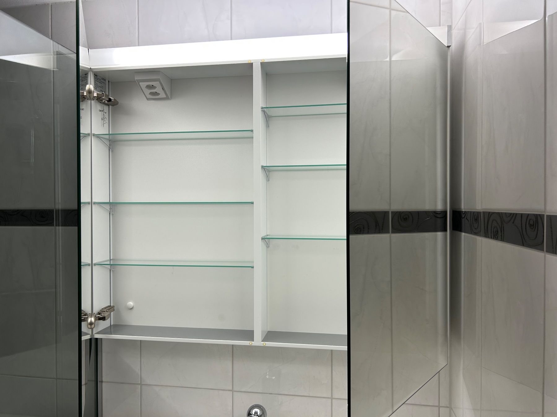 Armoires miroirs: Spiegelschrank Badezimmer – D'occasion à Bolligen par Mfeuz 2