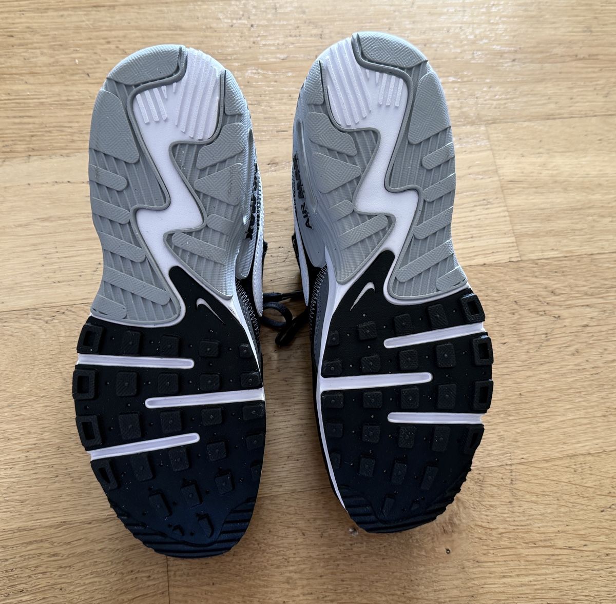 Nike Herrenschuhe: Neuwertige Nike AIR MAX – Neu (gemäss Beschreibung) aus Hunzenschwil von Gemini76