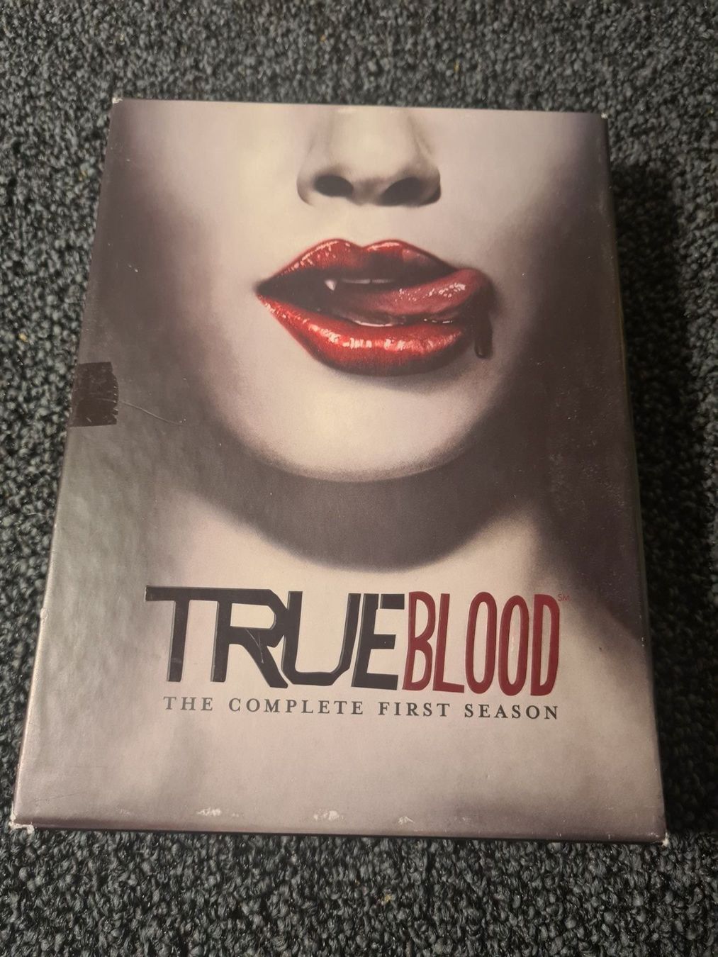 Tutti i DVDs: TRUE BLOOD STAFFEL 1 – Usato da Ruswil venduto da jan_bxl5