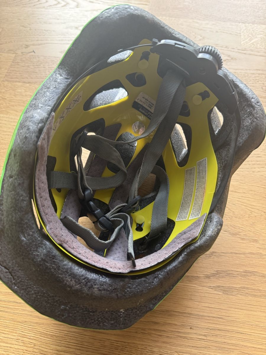 Scott Caschi: Scott Kindervelohelm – Usato da Zürich venduto da rosarose 2