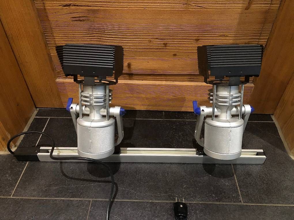 Lampade: 2 Halogenscheinwerfer auf Stromschiene – Usato da Kirchberg BE venduto da lostchild 2