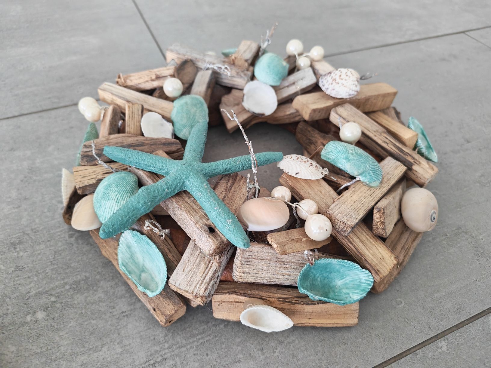 Tutte le decorazioni: Unique Driftwood & Shell Wreath - Coastal Summer Decor – Nuovo (secondo la descrizione) da Büsserach venduto da mis_fg52 1