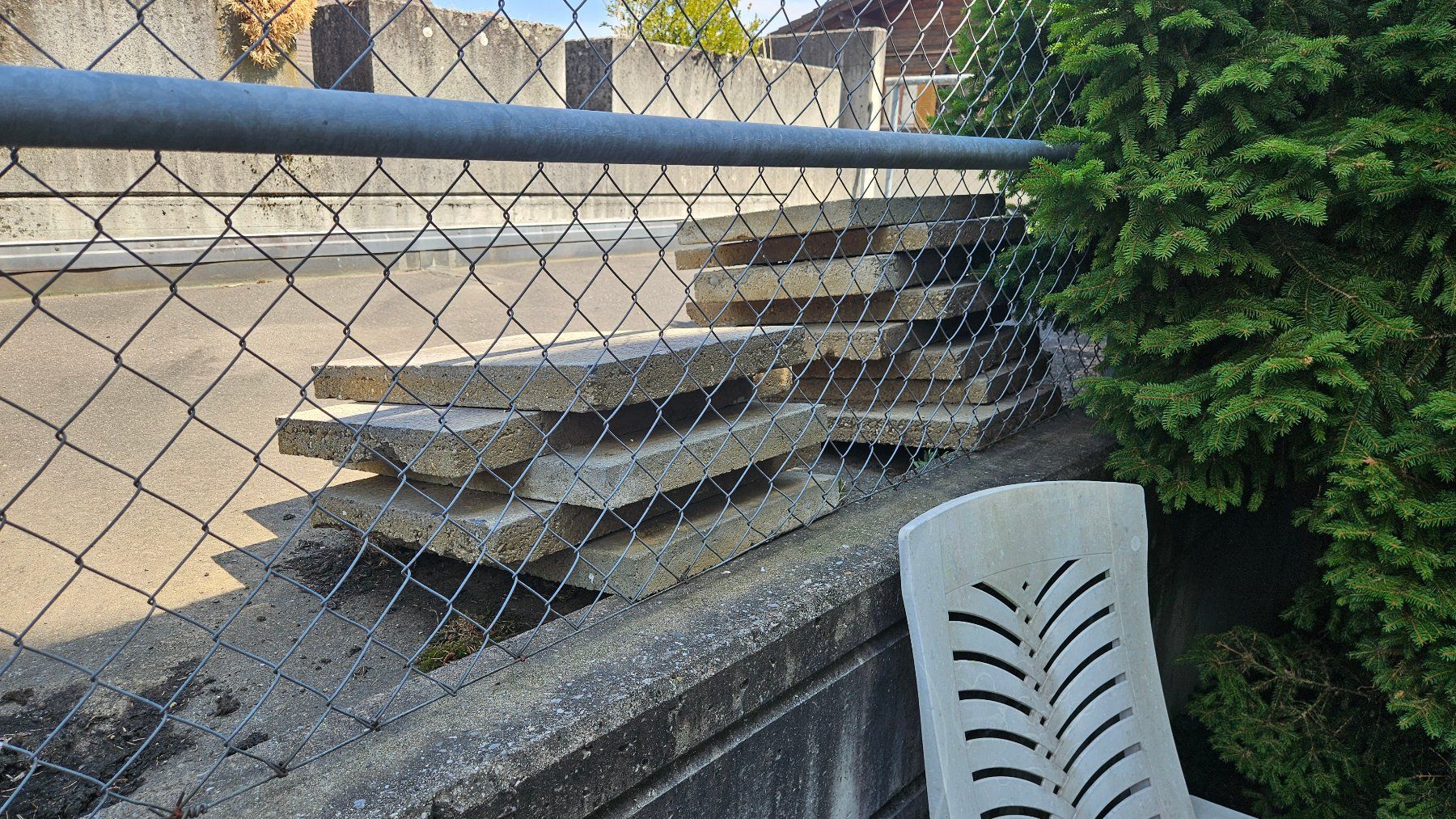 Revêtements de sol: Gartenplatten Beton 40 / 60 cm – D'occasion à Suhr par Jensdetlef