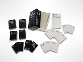 CARDS AGAINST HUMANITY Kartenspiel-Set