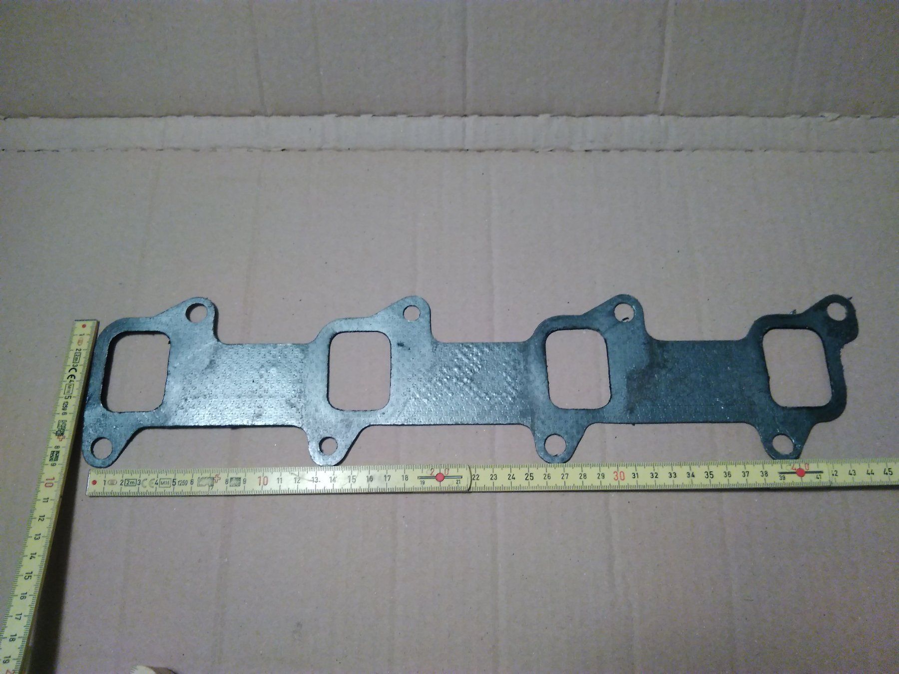 Ford Trattori: Kollektor Dichtung Ford Traktor 4 Zylind – Usato da Birmenstorf AG venduto da Forst78