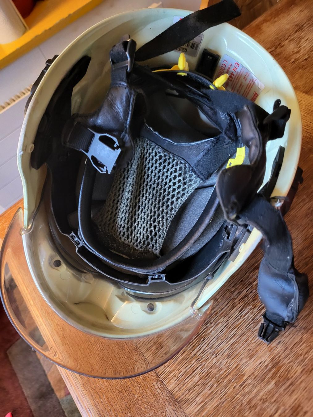 Pompieri: Feuerwehrhelm flureszierend – Usato da Turbenthal venduto da kai_6277 5