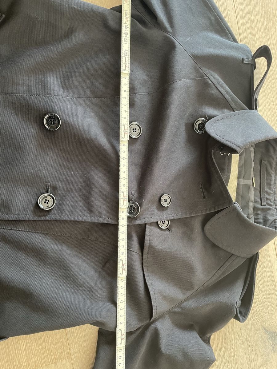 Burberry Giacche: Schwarzer Burberry Trenchcoat, Modell Mottram – Usato da Bülach venduto da Simka83 4