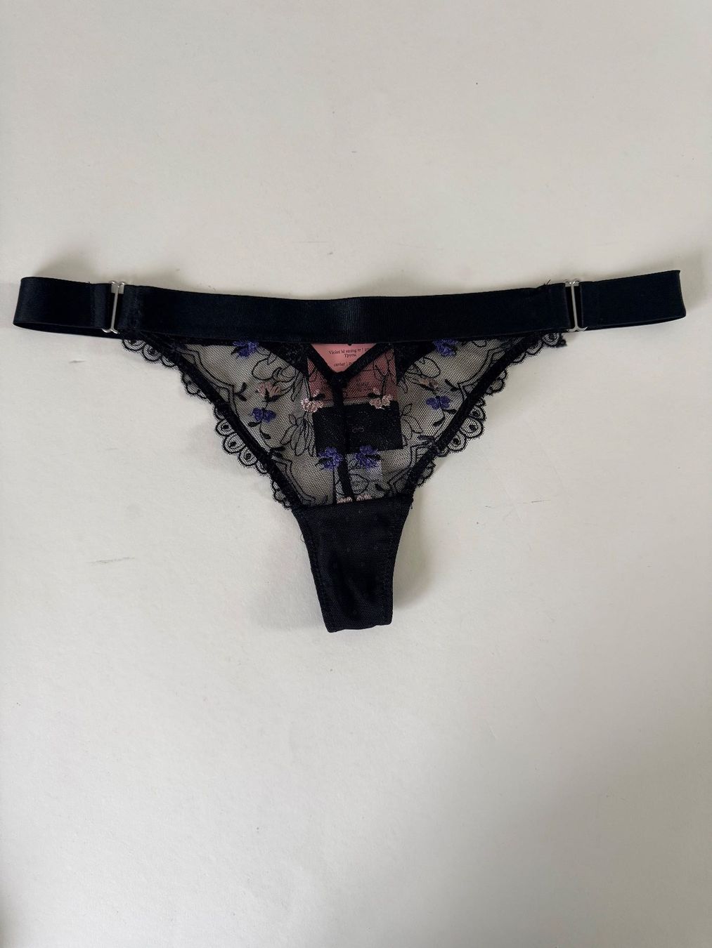 Hunkemöller Altra biancheria intima: HUNKEMÖLLER, String VIOLET, Grösse XS, Farbe Schwarz – Nuovo e nell'imballaggio originale da Rudolfstetten venduto da gst_g7xl