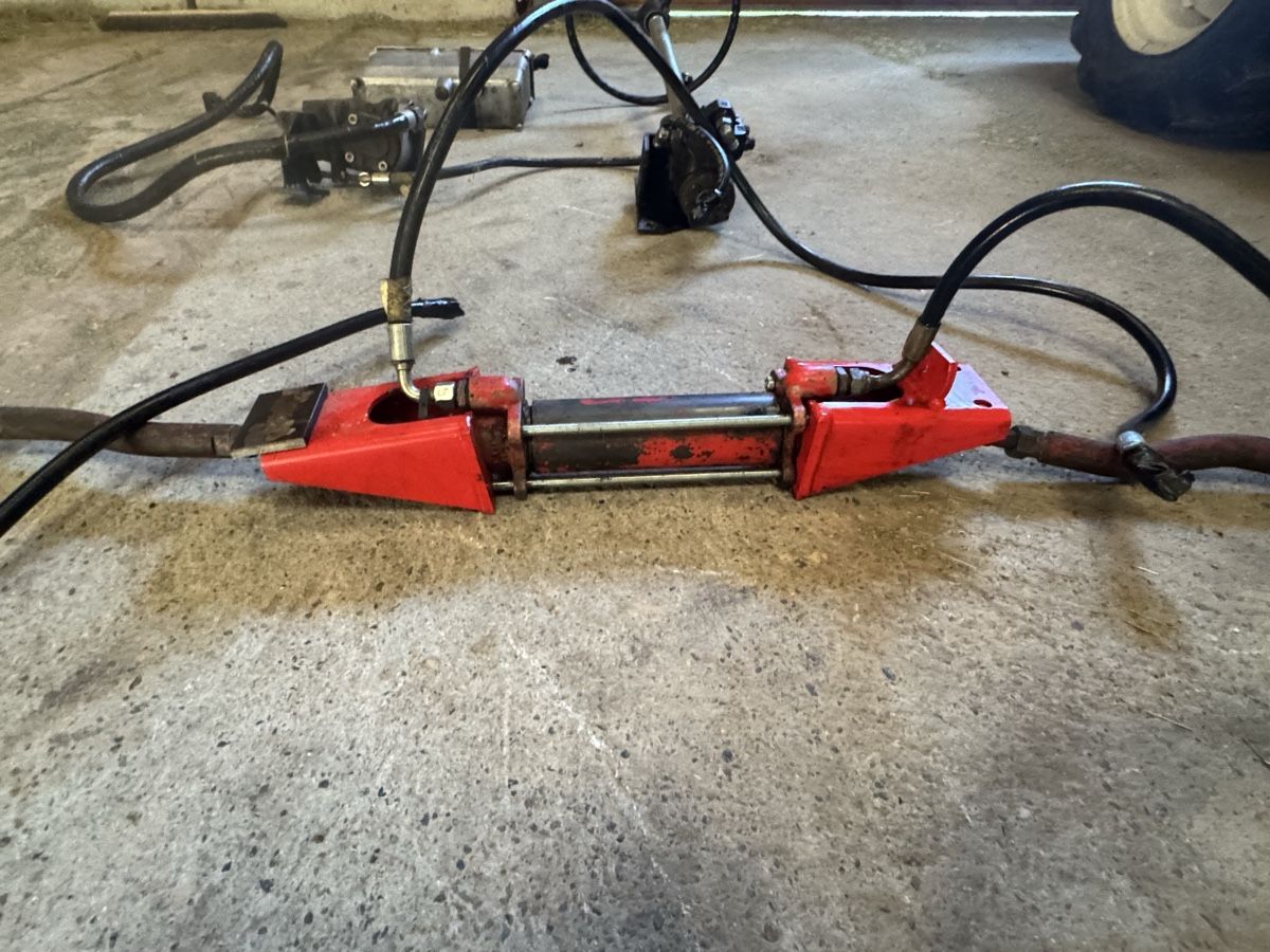 Aebi Autres pour métaux et serrurerie: Hydraulische Lenkung Aebi – D'occasion à Lungern par Stefanvogler 2