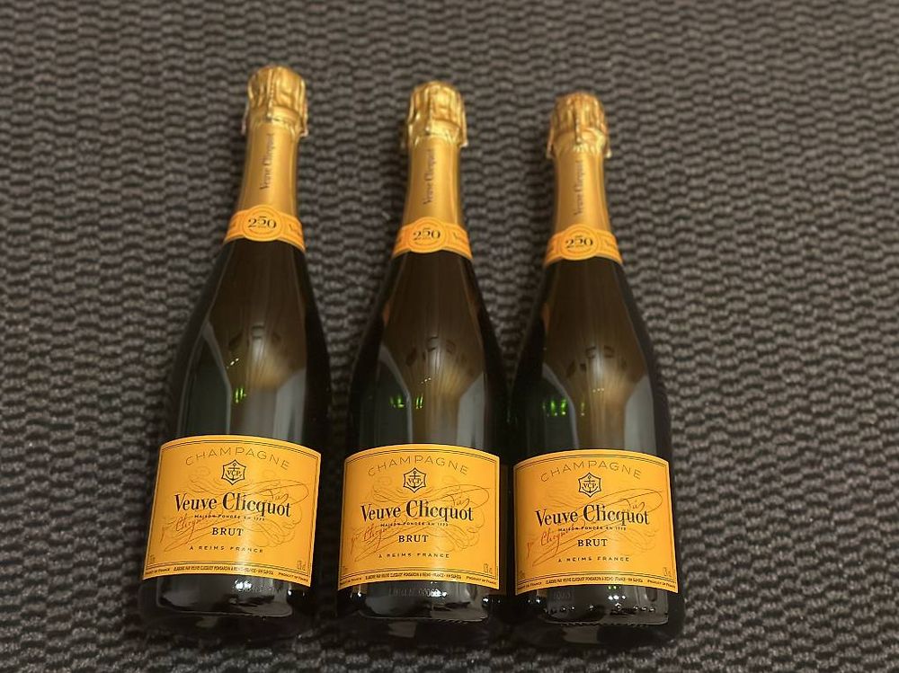 Veuve Cliquot - 90.- (D'occasion) à Chessel pour CHF 80 – avec ...