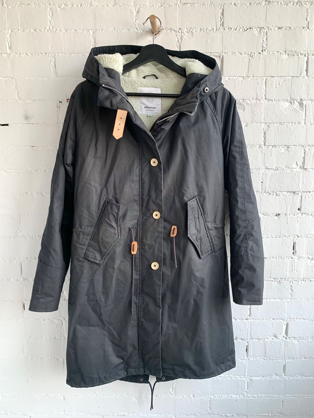Elvine Giacche: Navyblauer Fishtail-Parka mit Teddyfell von Elvine – Usato da Bern venduto da Fraeuleinhonig