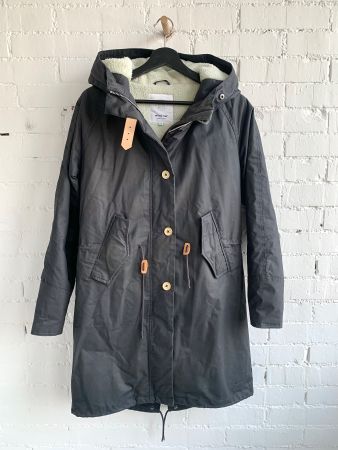 Navyblauer Fishtail-Parka mit Teddyfell von Elvine
