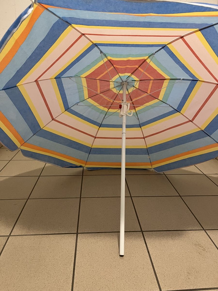 Sonnenschirme: Ombrellone da spiaggia molto resistente con ganci  – Gebraucht aus Cugnasco von dom_fn57 1