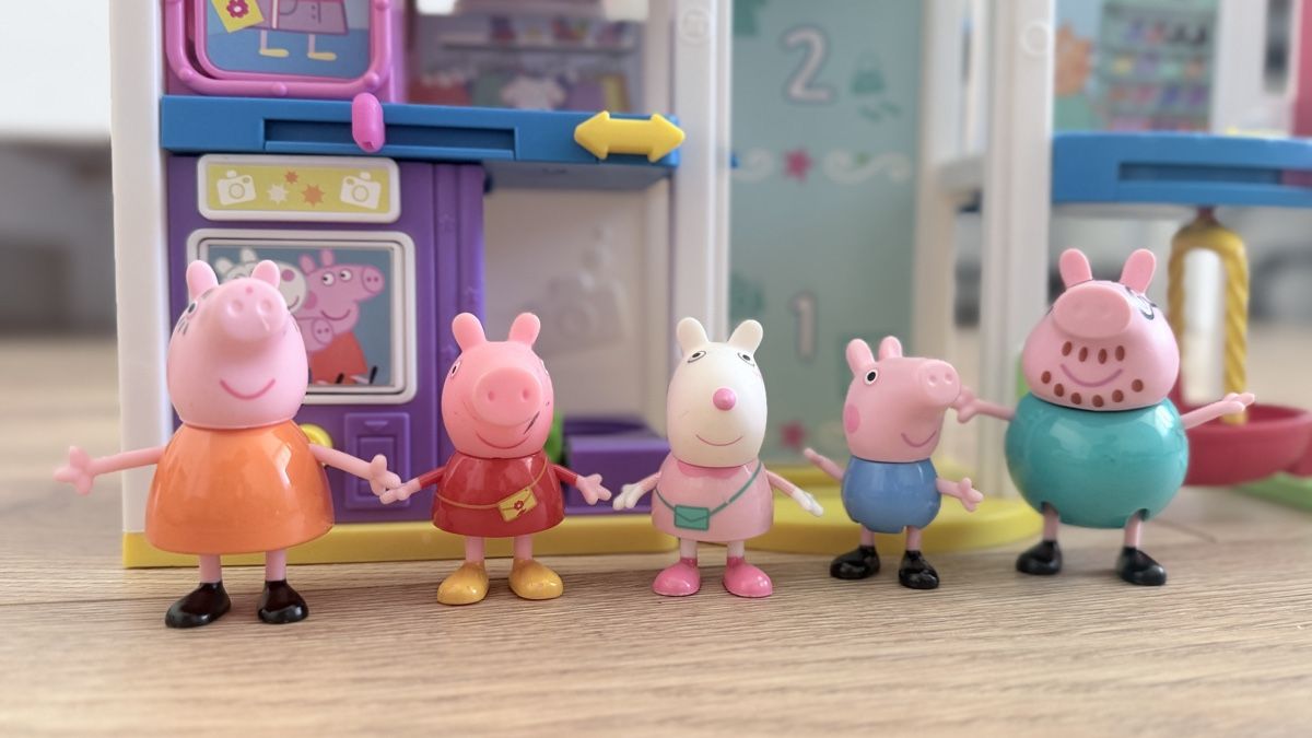Spielzeuge: Peppa Pig playset with 5 figures good condition – Gebraucht aus Frenkendorf von Sua_p8dj 1