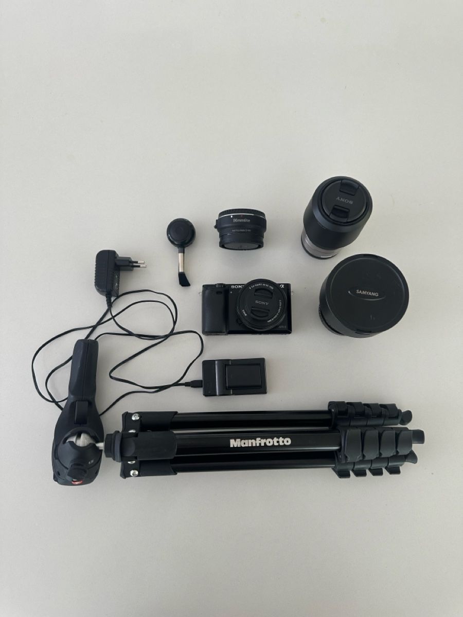 Sony Kamera: Sony Alpha Kamera mit Objektiven und Stativ – Gebraucht aus Adliswil von mbzero01