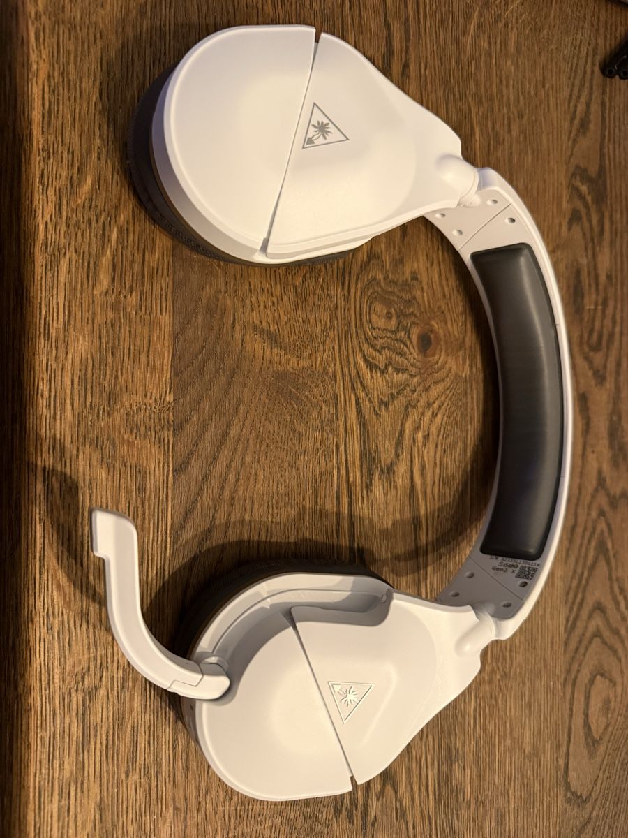 Microsoft Consoles: Xbox Series X 2x Controller + Ladestation + Headset  – D'occasion à Aadorf par Apoly 4