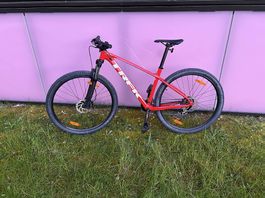 Trek Marlin 5 Mountainbike M/L, 29" (Radioactive Red)