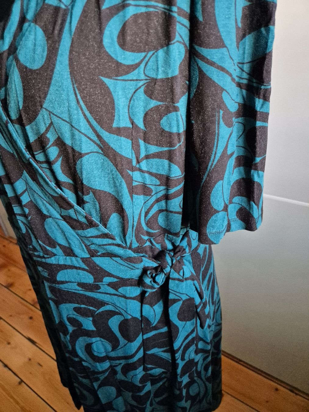 Vestiti: Turquoise & Black Print Wrap Dress – Usato da Carouge GE venduto da Shifty_Shift 2