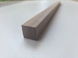 Europäischer Nussbaum Massivholzleiste – 20 × 20 × 495 mm