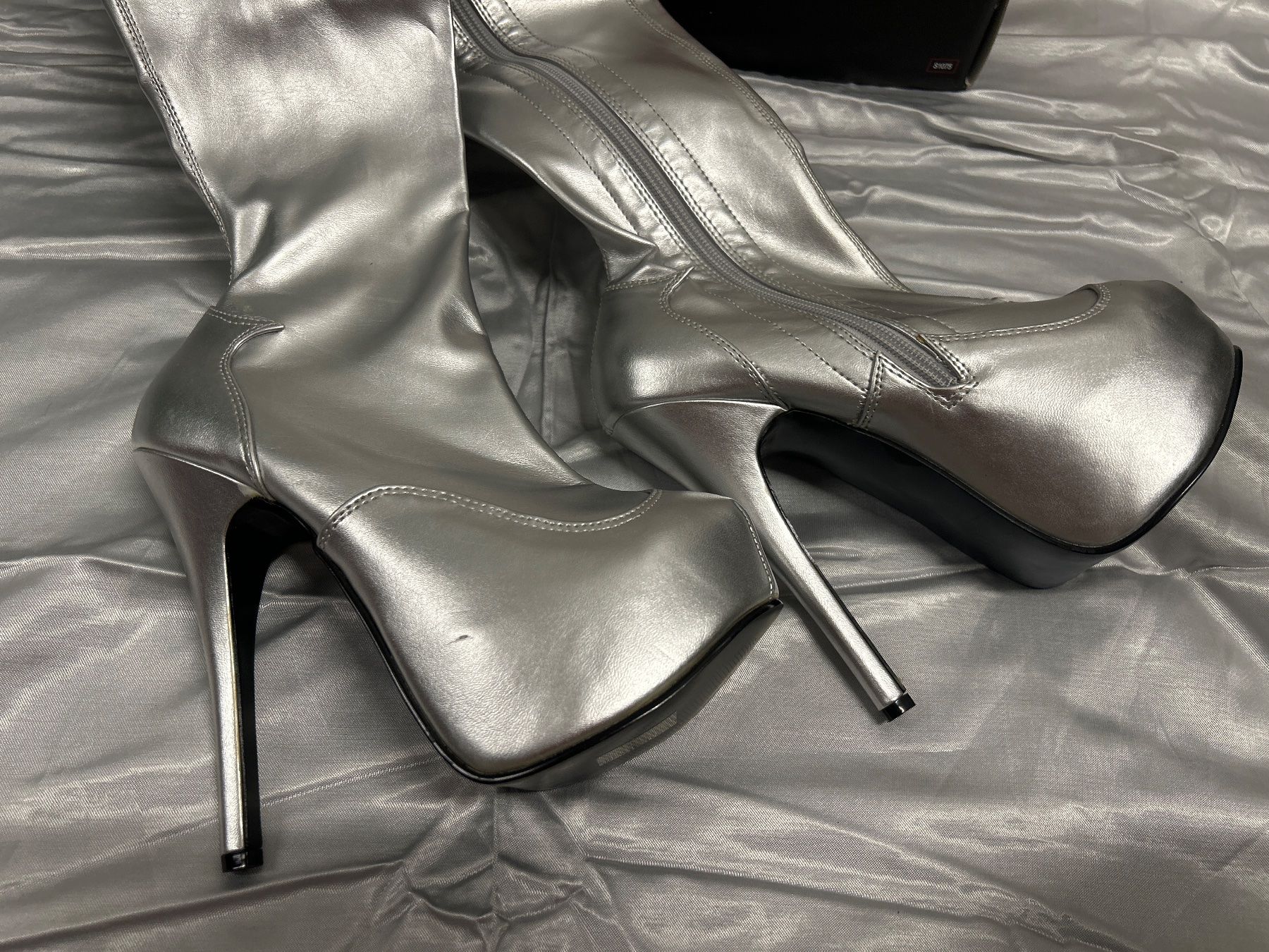 Scarpe da donna: Pleaser Overknee Heels Stiefel silber Gr 37 Neu – Nuovo e nell'imballaggio originale da Regensdorf venduto da Spyke55 2