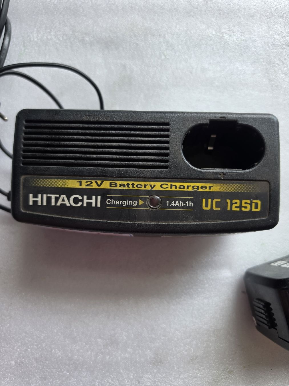Hitachi Caricabatterie: Hitachi UC12SD Ladegerät  – Usato da WIL SG venduto da Sprin319 2