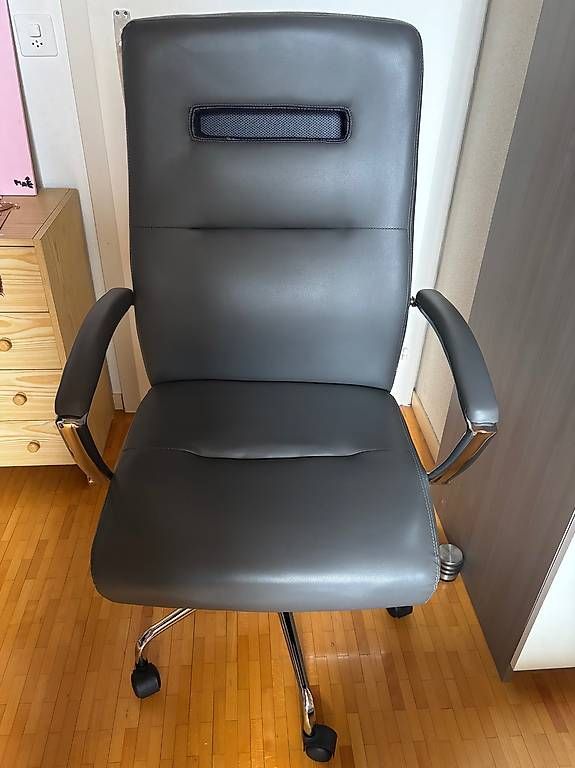 Fauteuils: Fauteuil de bureau en cuir – Neuf avec emballage d'origine à Cheseaux-Lausanne par fre_qh6v 1