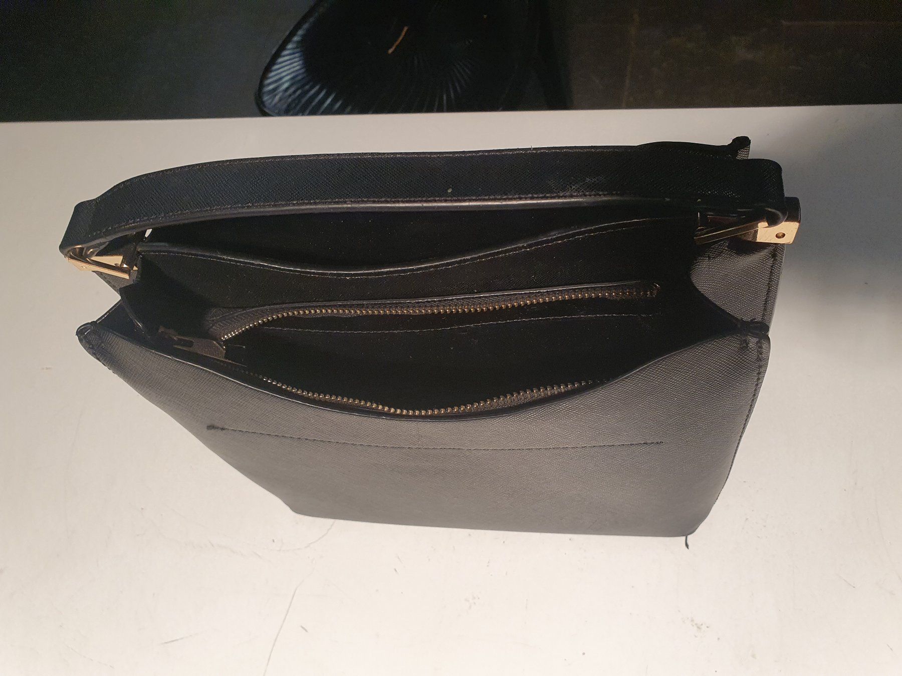 Borse da donna: Handtasche schwarz Kunstleder – Usato da Zürich venduto da loosebone 1