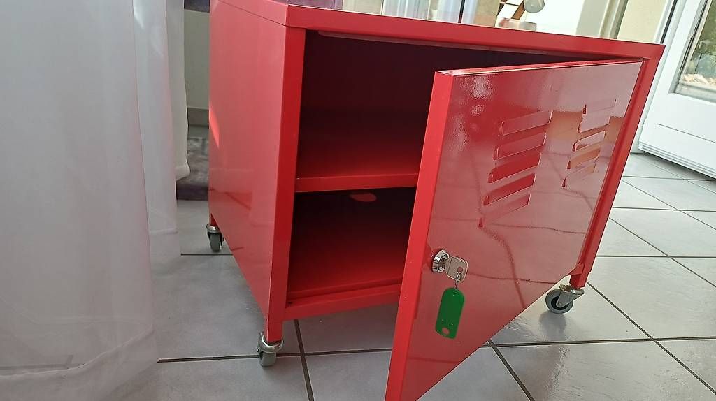 Schränke: Kleiner Schrank mit Rollen – Gebraucht aus Beromünster von masto46