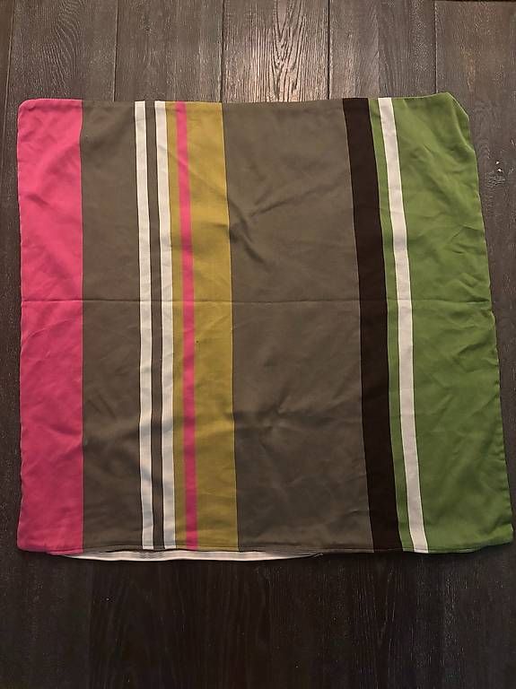 Kissen: Coussin Jean-Vier 75x75cm avec 4 housses – Gebraucht aus Petit-Lancy von areyouinterested 2