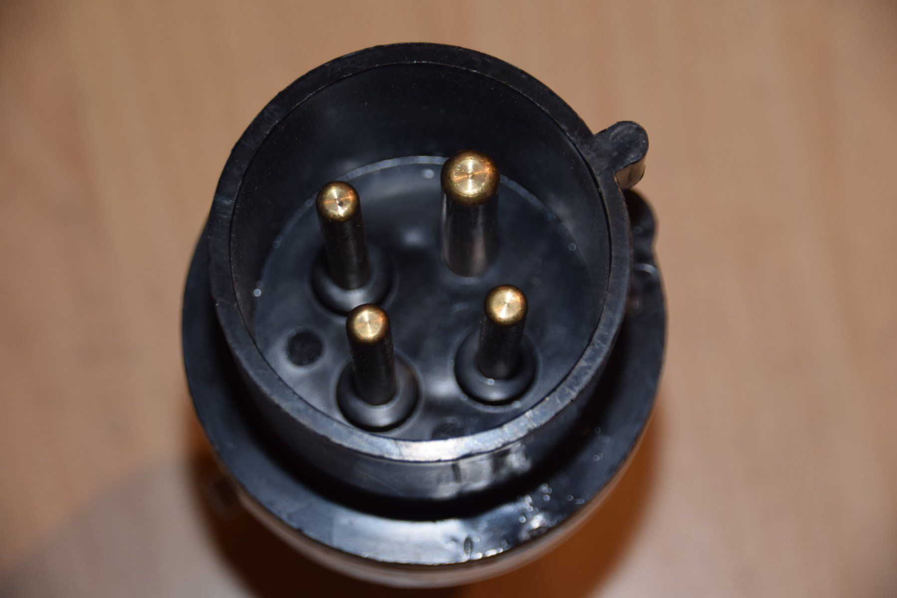 Walther Spine: Stecker CEE 32A 500V Typ 231 4 07 – Usato da Rüti ZH venduto da Mei996 1
