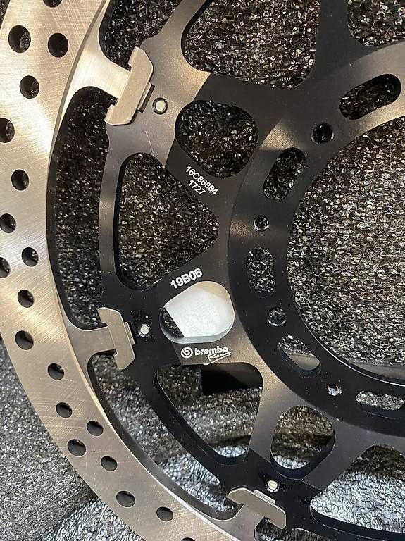 Brembo Tutti i ricambio per moto: Disque de frein Brembo CBR 1000rr – Usato da Bex venduto da roland1991 2