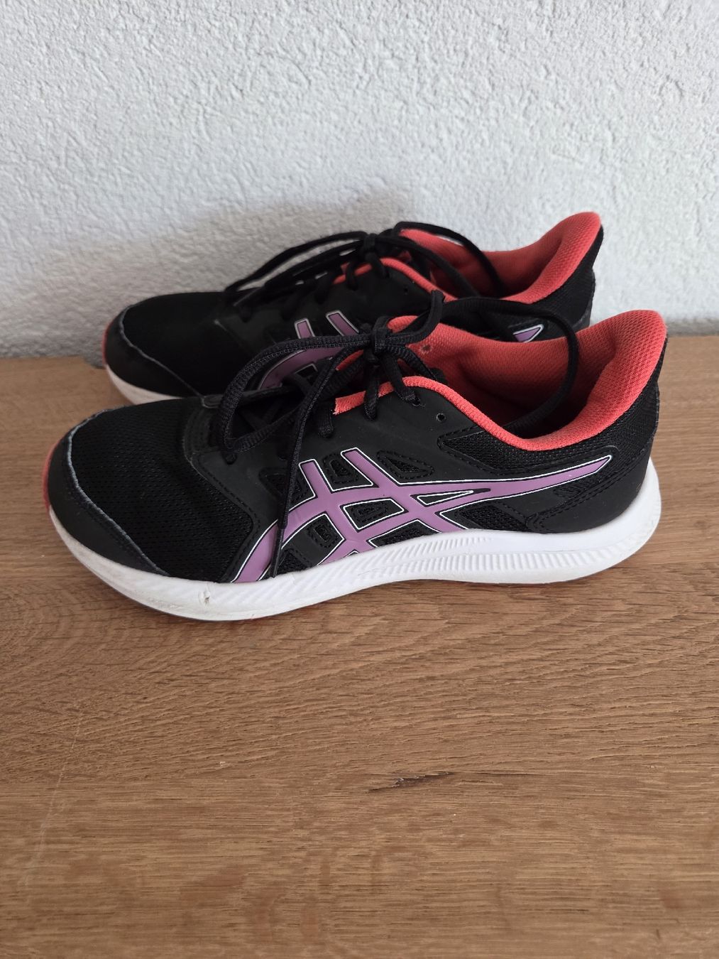Asics Scarpe per ragazze: Laufschuhe / Sneaker Asics Gr. 37 – Usato da Zollbrück venduto da Huki1 2