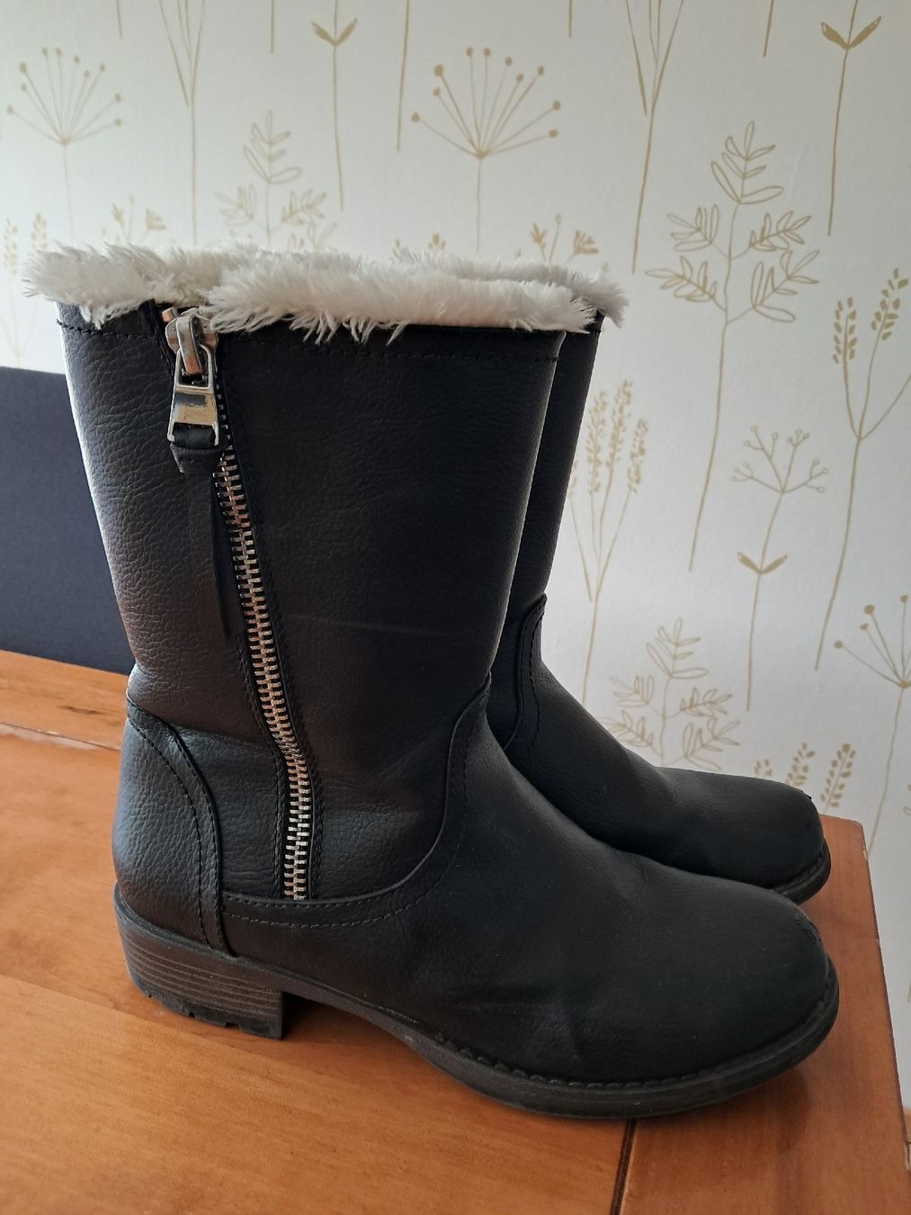 Schuhe für Mädchen: Winterstiefel Gr. 39 Kunstleder – Gebraucht aus Winterthur von fabelwin