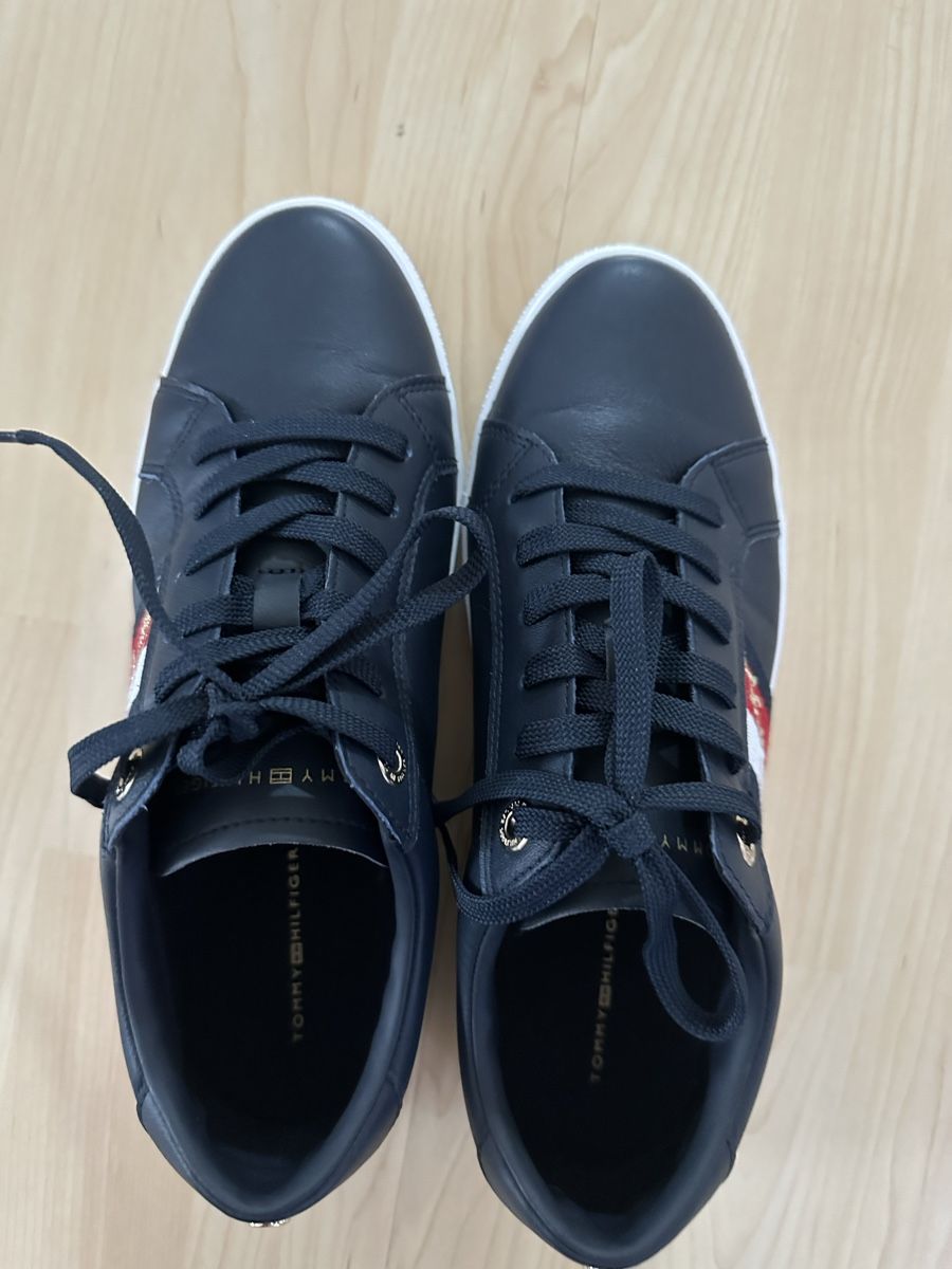 Tommy Hilfiger Scarpe da donna: Sneaker Tommy Hilfiger – Usato da Jona venduto da nik_bdd9 2
