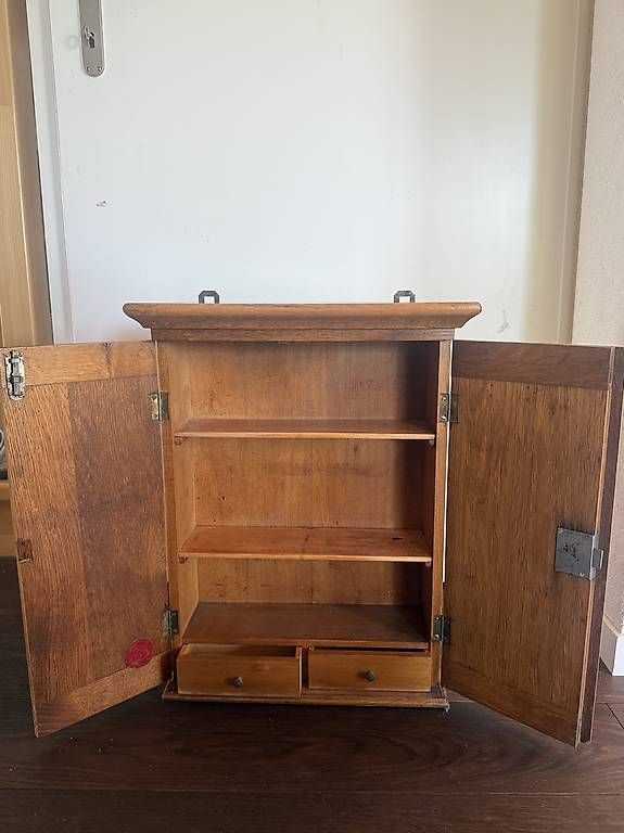 Armadi: Alter Apothekenschrank  – Usato da Wiler b.Utzenstorf venduto da fin_66vs 1