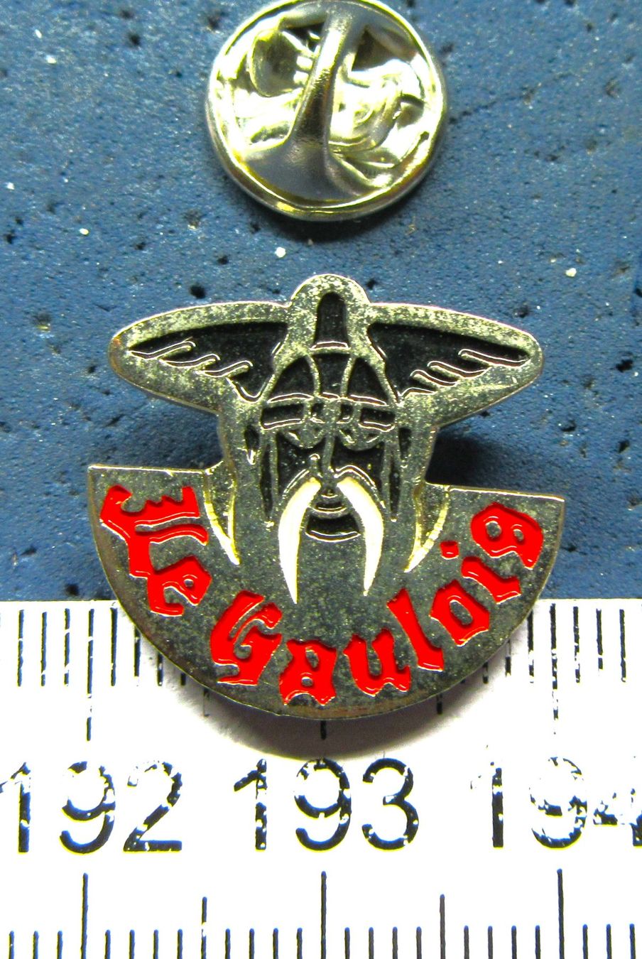 Plaquettes & Badges: LE GAULOISE PIN GEPRÄGT – D'occasion à Ettingen par Hausi4711